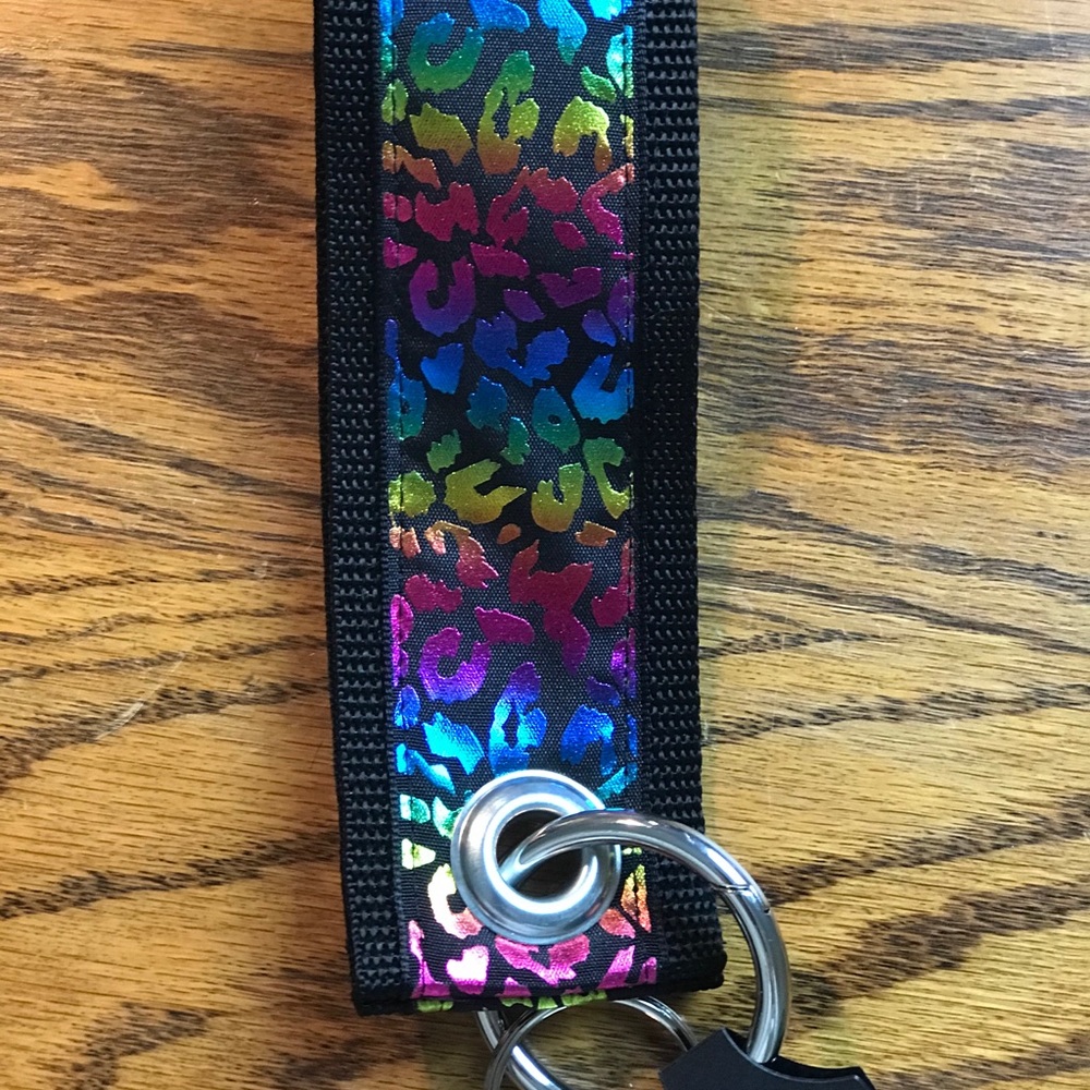 β€οΈ BellaJane Keychain π - Picture 11 of 16